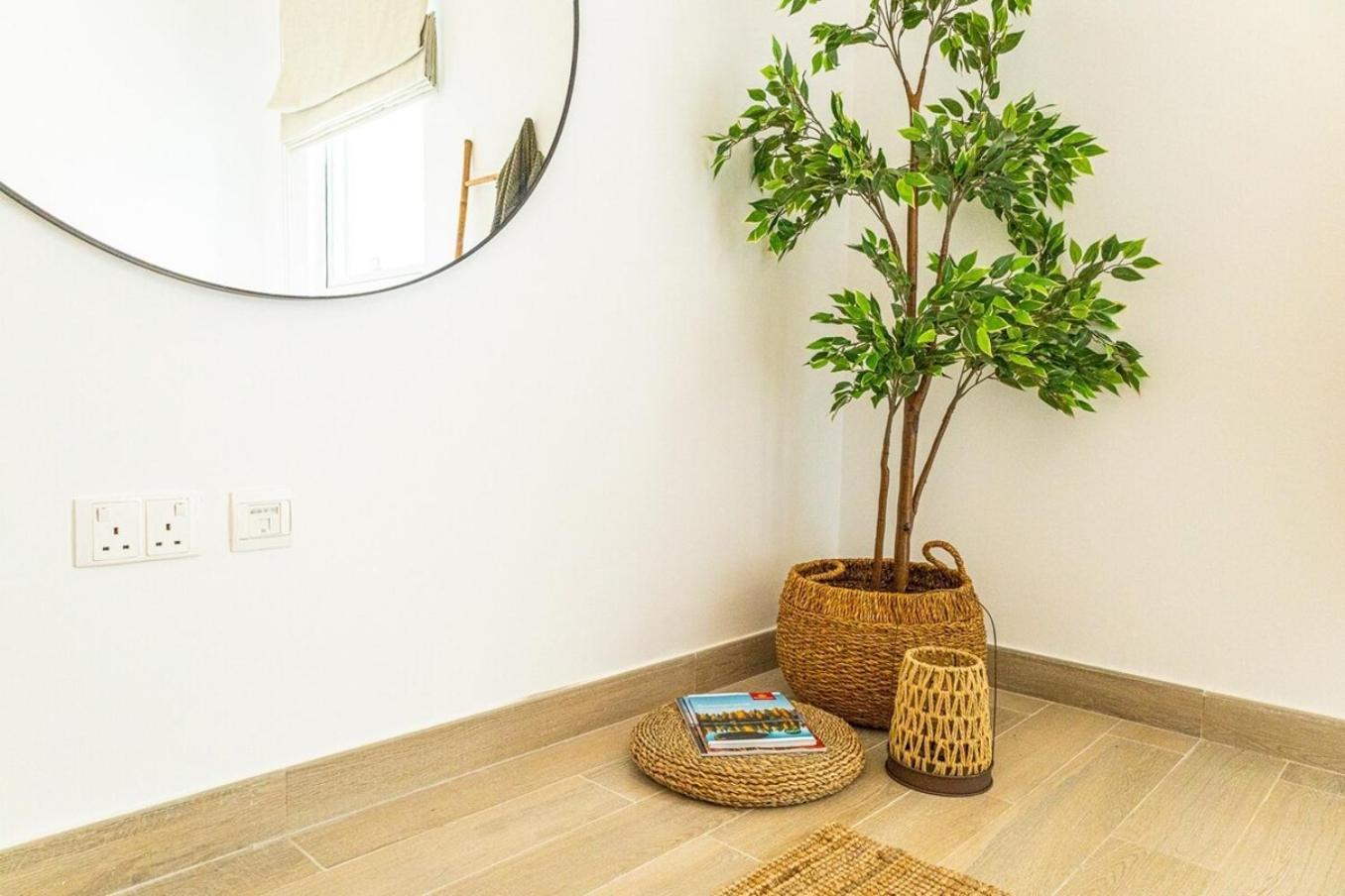Cozy Retreat At Waters Edge, By Voyage Apartment